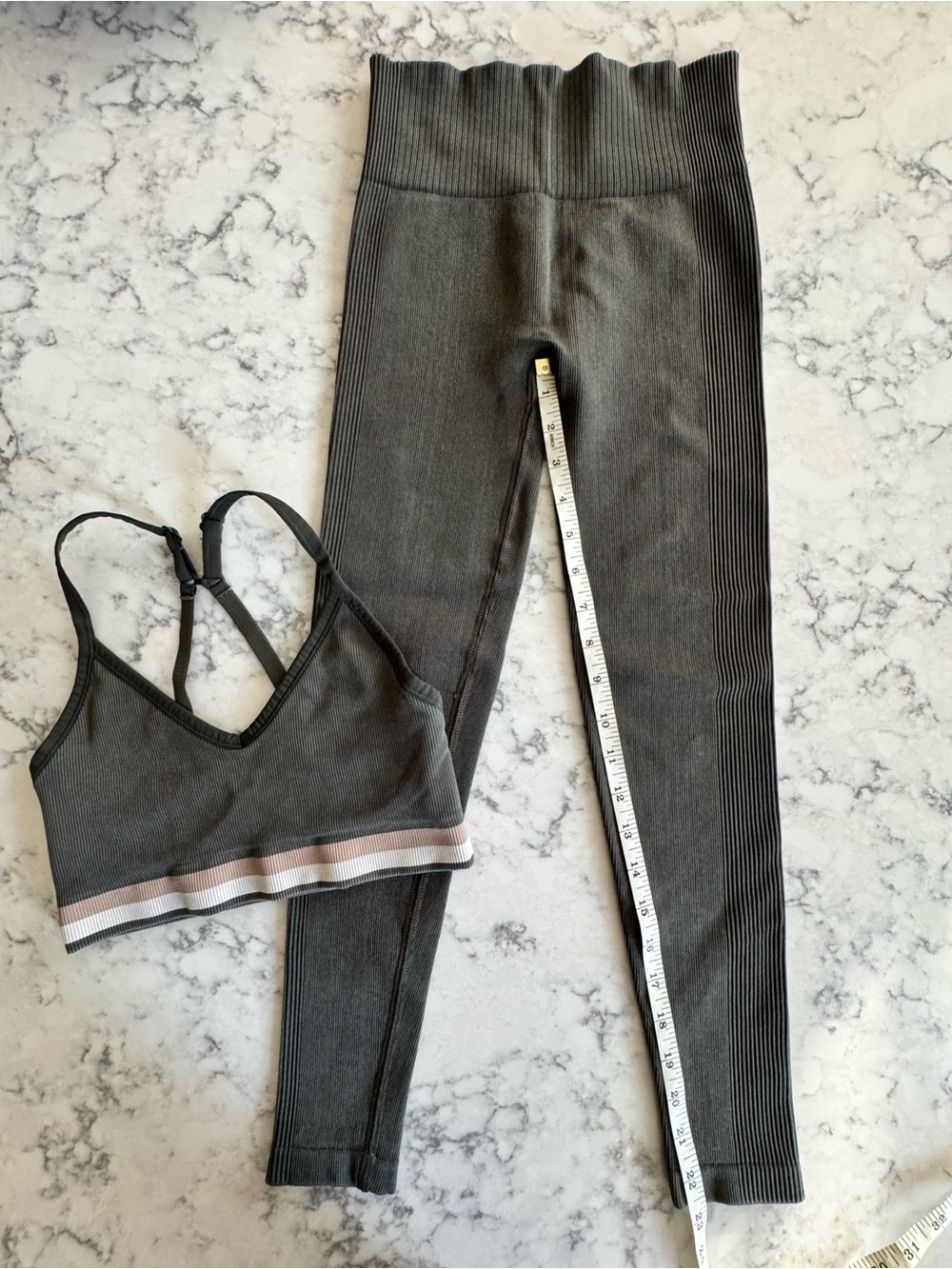(EUC) SPANX Soft Stretch Seamless Workout Set 🫒 S/XS - Picture 6 of 7